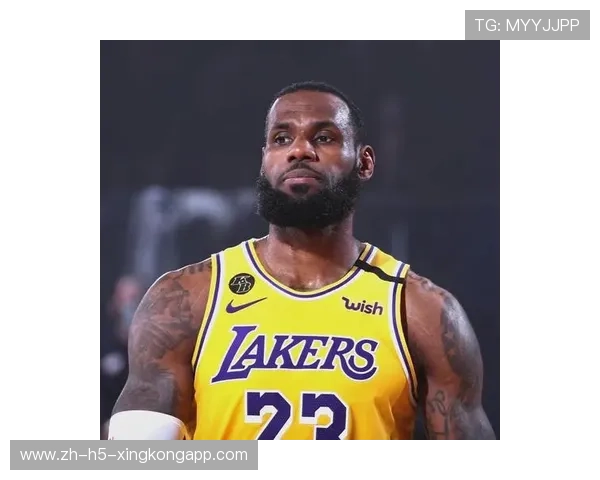 詹姆斯状态引发热议——巨星风采照耀篮球新时代